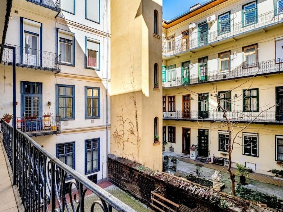 Sunshine Apartment - With Garage Budapest Bagian luar foto