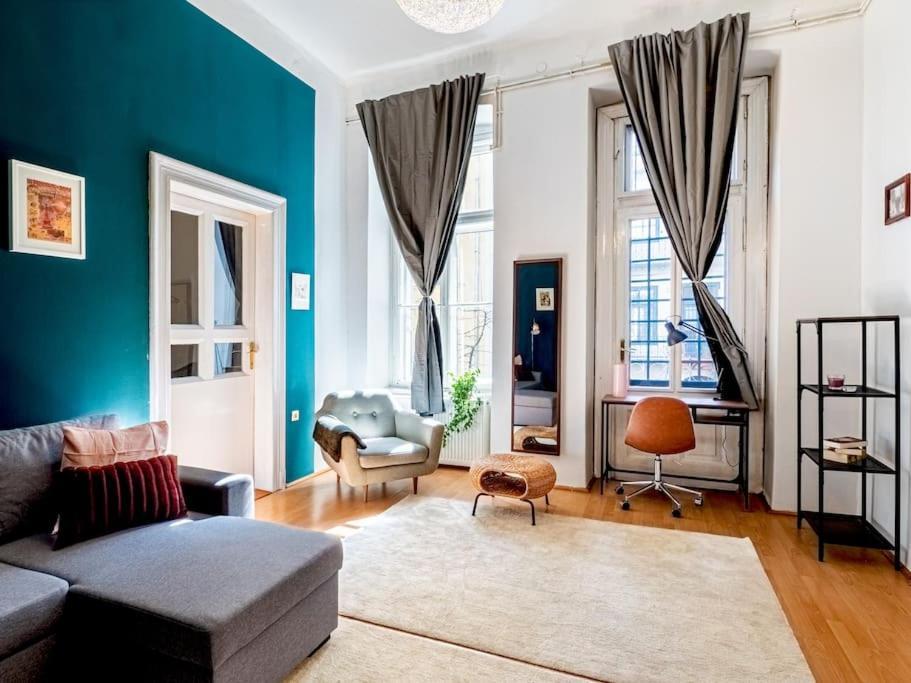 Sunshine Apartment - With Garage Budapest Bagian luar foto